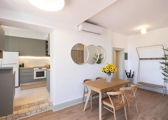 Rivoli Luxurious Seaview Suite In Liston Square