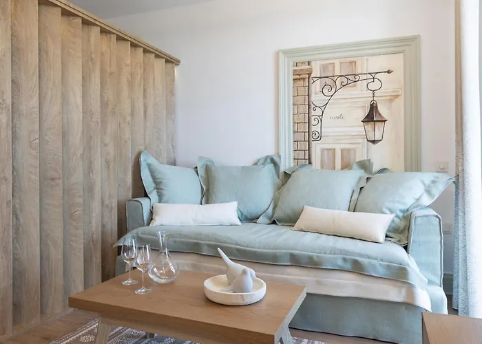 Rivoli Luxurious Seaview Suite In Liston Square