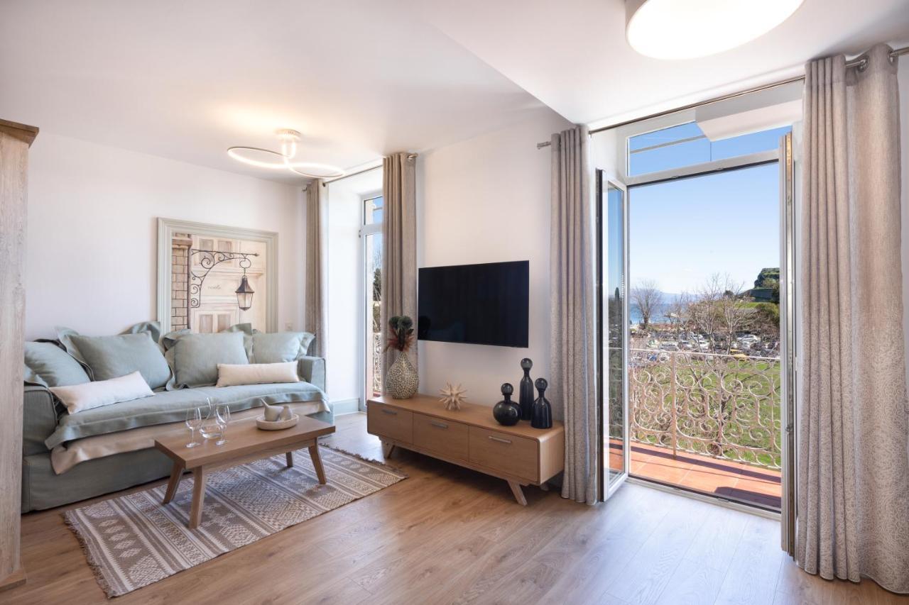 Rivoli Luxurious Seaview Suite In Liston Square *