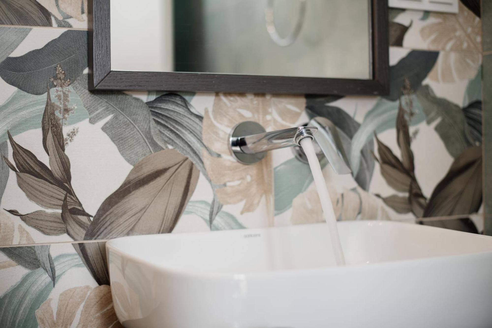 Rivoli Luxurious Seaview Suite In Liston Square