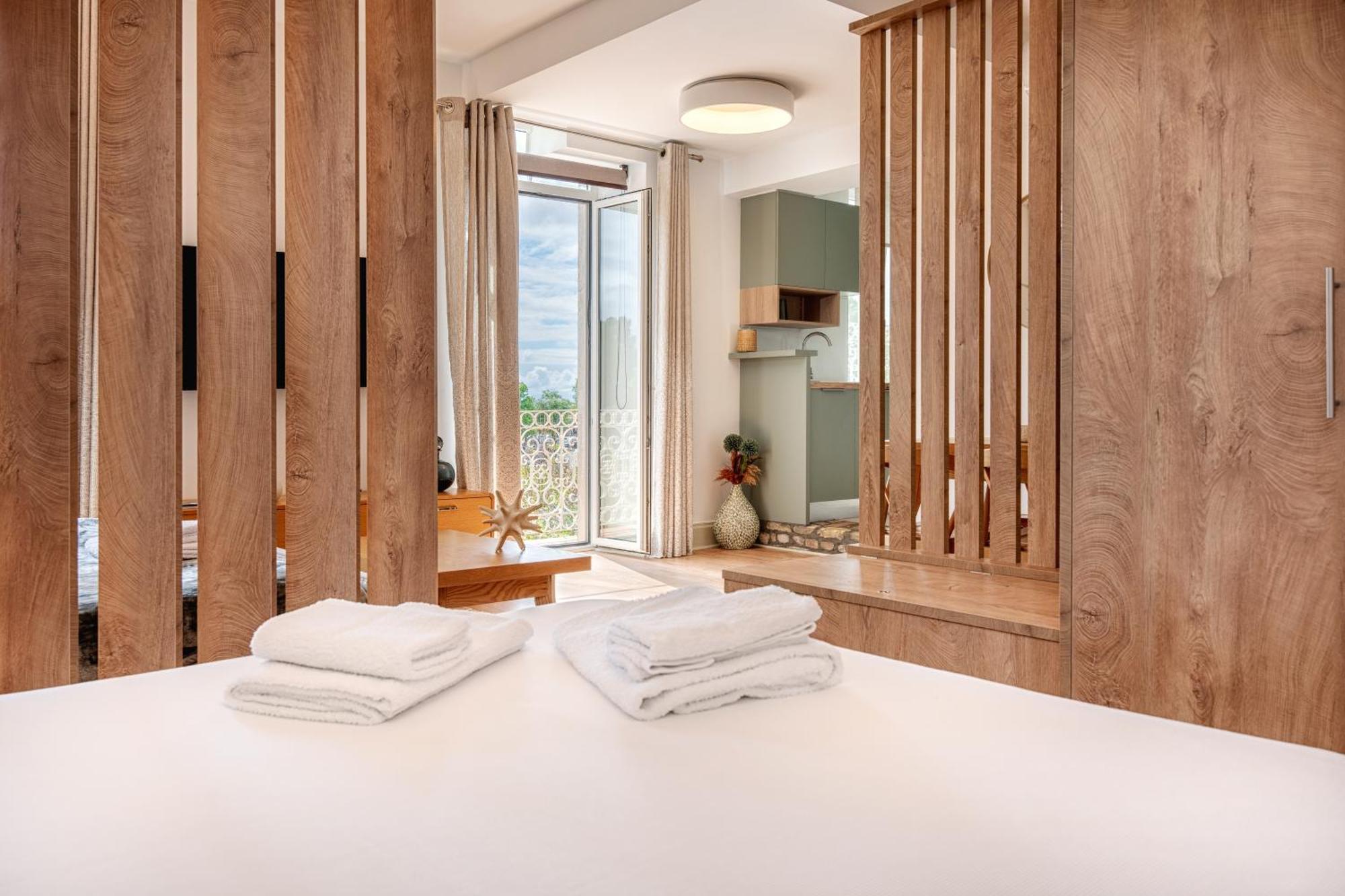 Rivoli Luxurious Seaview Suite In Liston Square Apartment